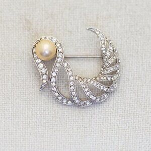 Vintage Abstract Curves Rhinestones Silver Tone White Faux Pearl Brooch - T21